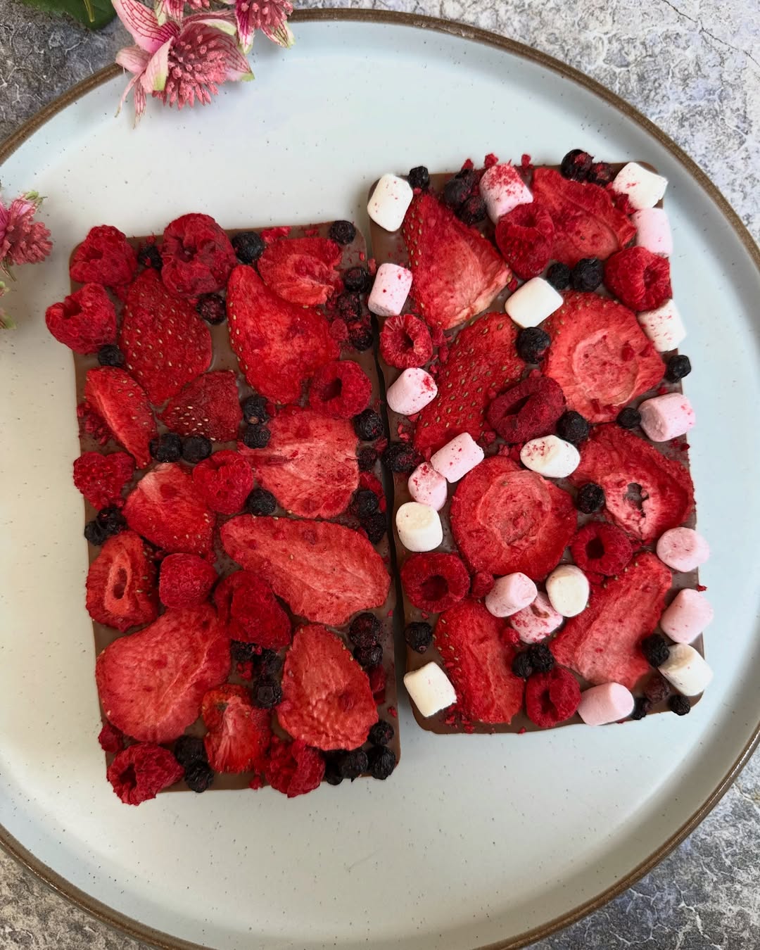 Berry Bliss Gourmet Chocolate Bar – Loaded with Freeze-Dried Strawberries, Raspberries, Blueberries & Mini Marshmallows