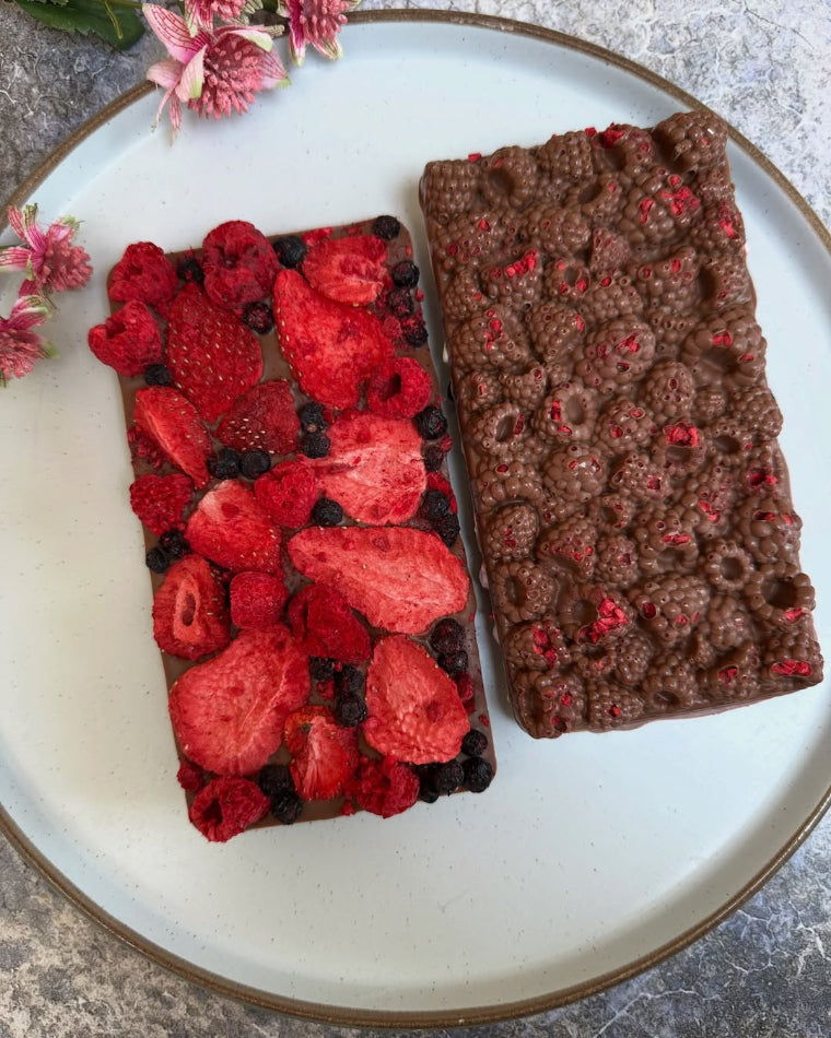 Berry Bliss Gourmet Chocolate Bar – Loaded with Freeze-Dried Strawberries, Raspberries, Blueberries & Mini Marshmallows